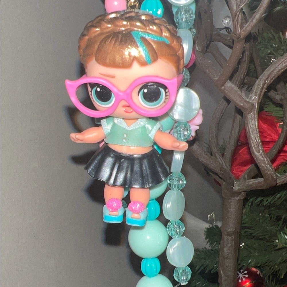 #8 L.O.L. Surprise! Doll Keycharm